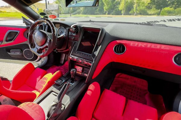 2015 Nissan GT-R Premium - Image 12