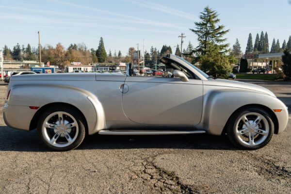 2004 Chevrolet SSR - Image 3