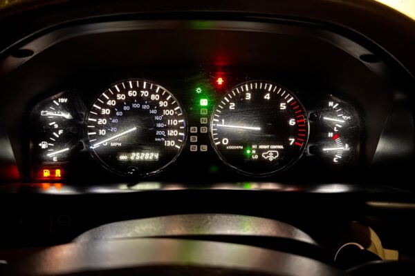 2004 Lexus LX 470 - Image 9