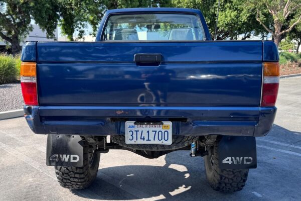 1984 Toyota Pickup 4x4 - Image 5