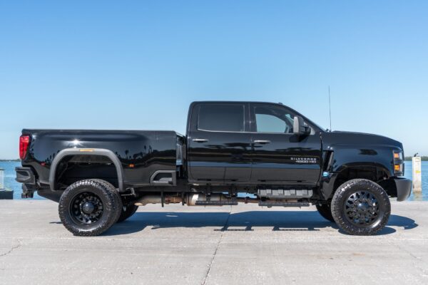 2022 Chevrolet Silverado 4500HD Medium Duty 4x4 - Image 2